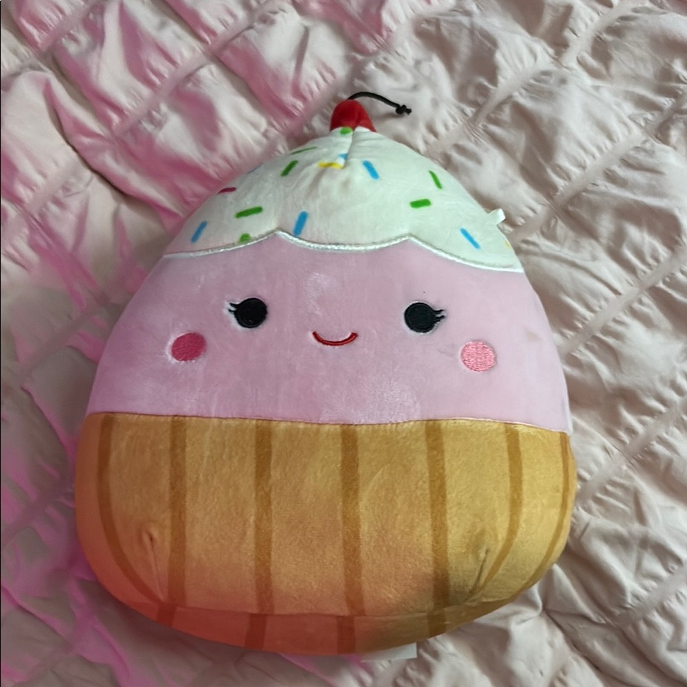 Cupcake squishmallow